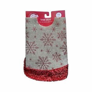 18” Round Christmas Tree Skirt with Red Snowflake Design